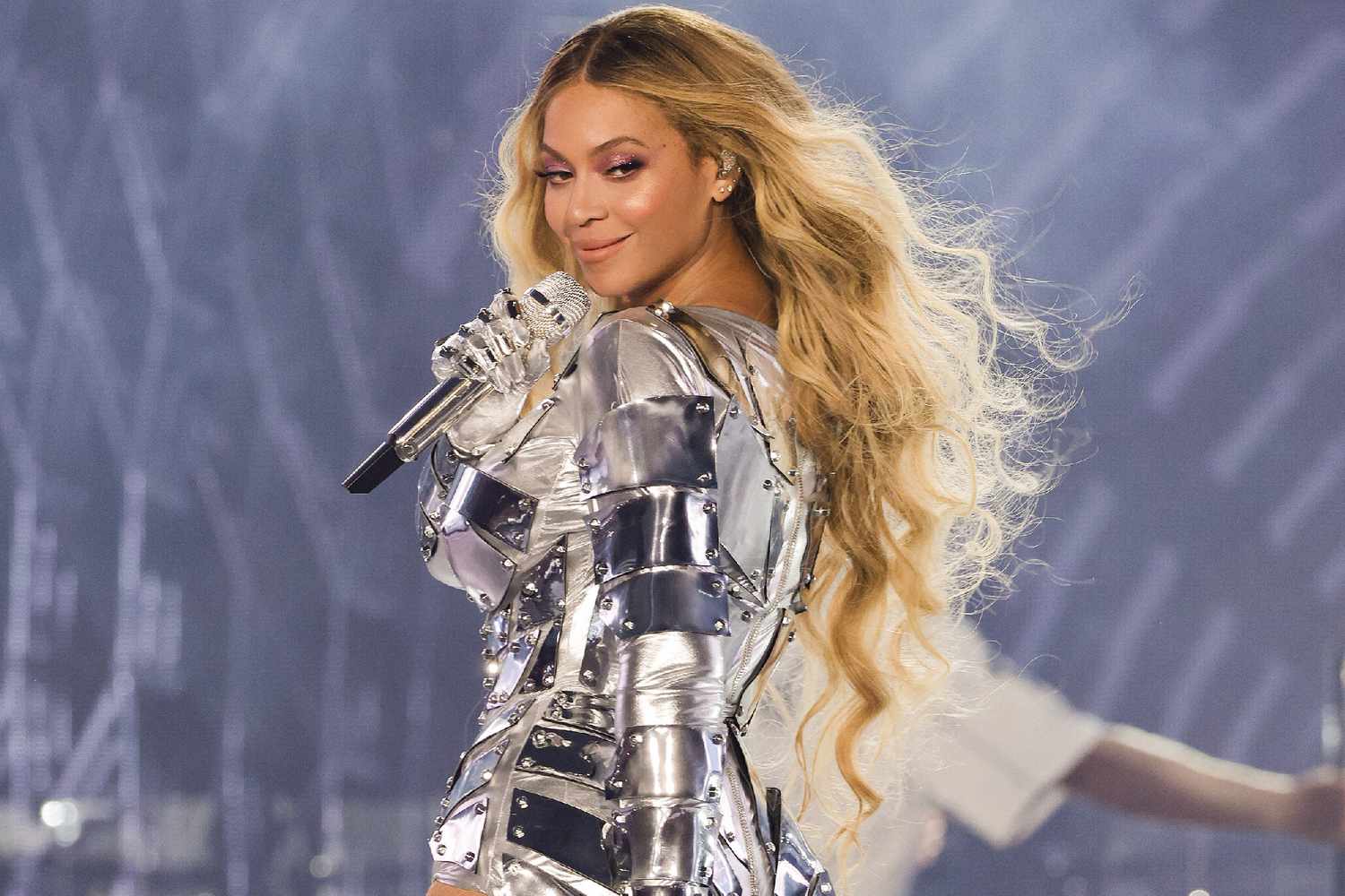 Beyoncé in all chrome-plated outfit